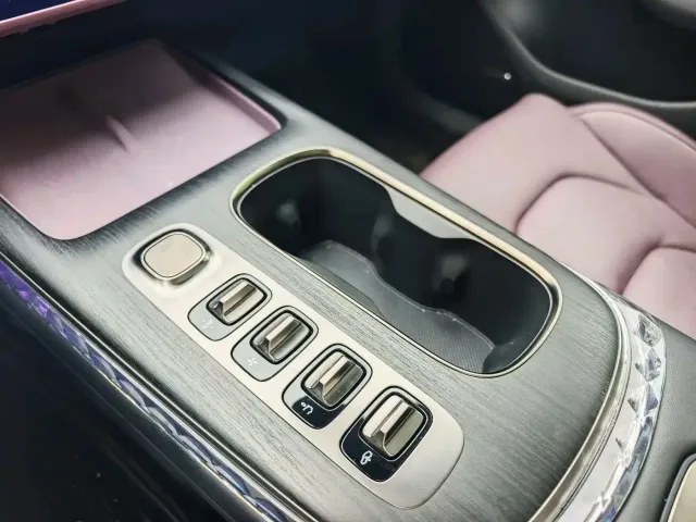 Xiaomi SU7 — Фото автомобиля 8