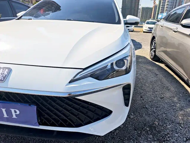 Roewe i5 — Фото автомобиля 23