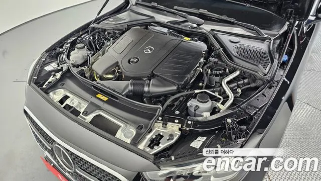 Mercedes-Benz E-Class — Фото автомобиля 5