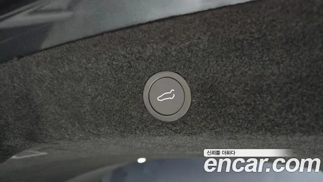 Tesla Model Y — Фото автомобиля 30