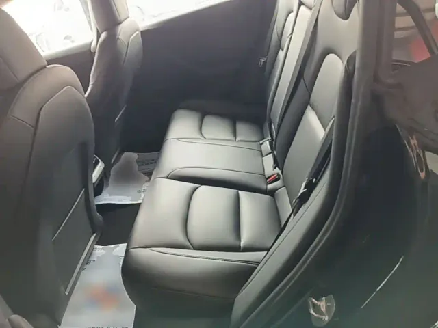 Tesla Model 3 — Фото автомобиля 16