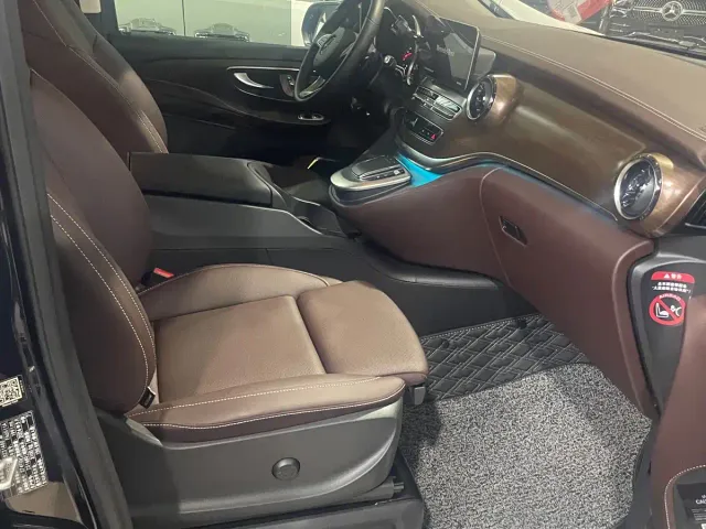 Mercedes-Benz V-Class — Фото автомобиля 6