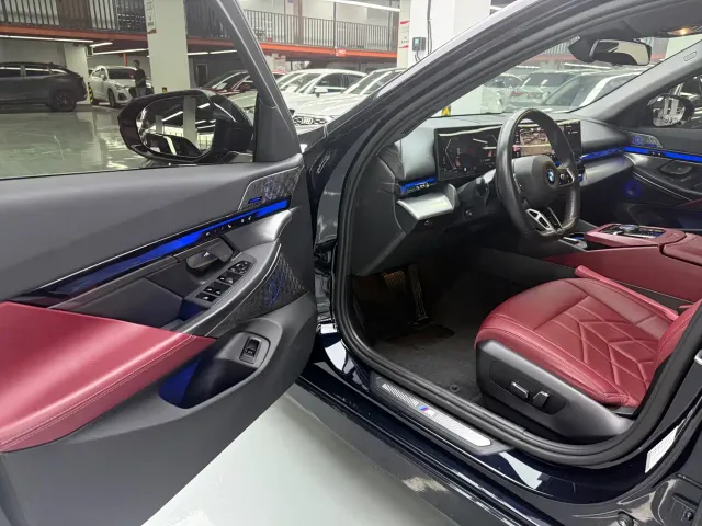 BMW 5 Series — Фото автомобиля 5