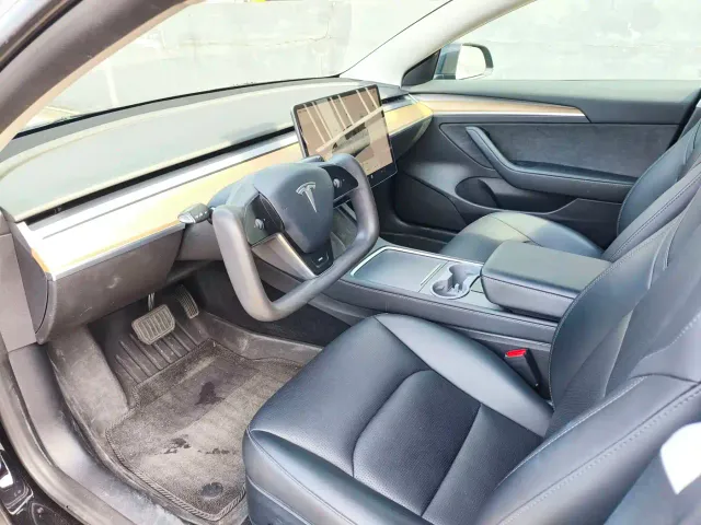 Tesla Model 3 — Фото автомобиля 11