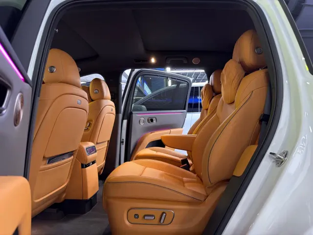 Li Auto i8 — Фото автомобиля 9