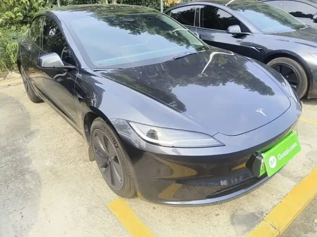 Tesla Model 3 — Фото автомобиля 3