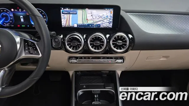 Mercedes-Benz EQA — Фото автомобиля 14