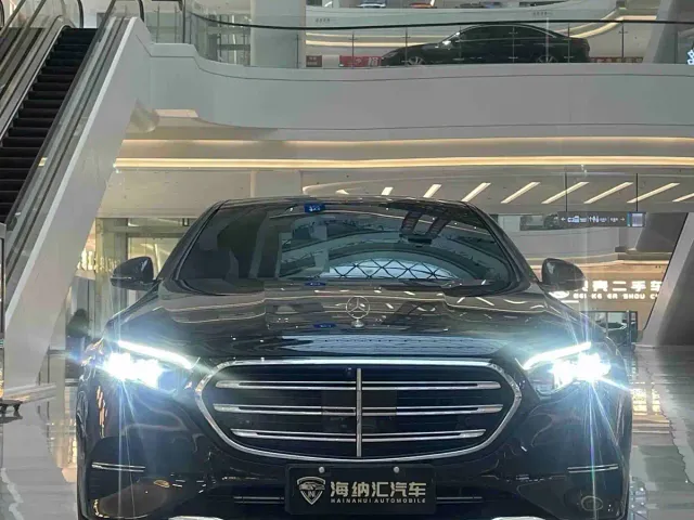 Mercedes-Benz E-Class — Фото автомобиля 2