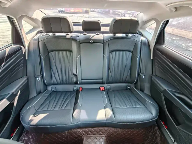 Volkswagen Passat — Фото автомобиля 18
