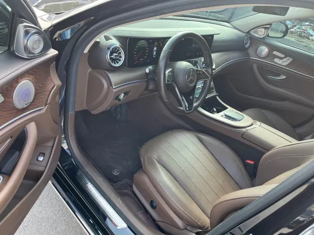 Mercedes-Benz E-Class — Фото автомобиля 4