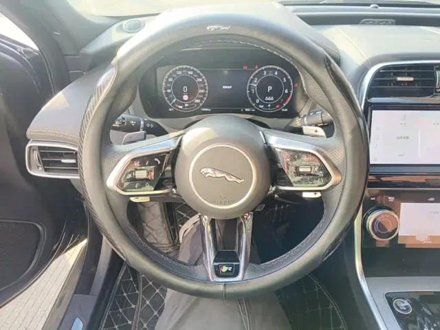 Jaguar XEL — Фото автомобиля 10