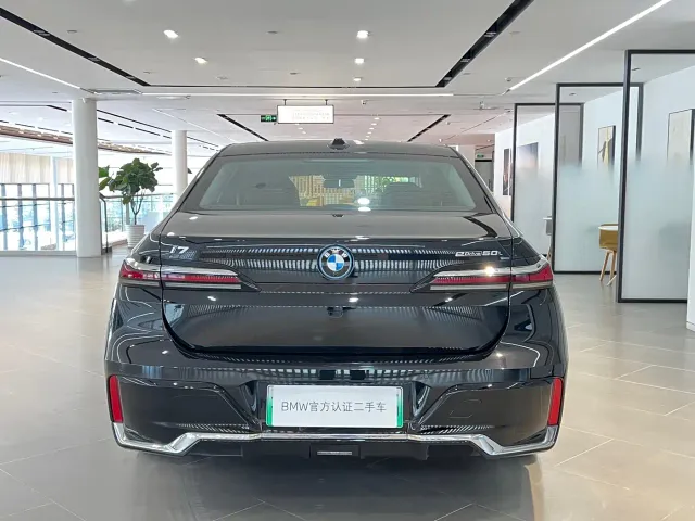 BMW i7 — Фото автомобиля 16