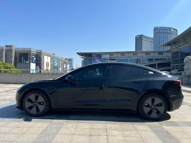 Tesla Model 3 — Фото автомобиля 7