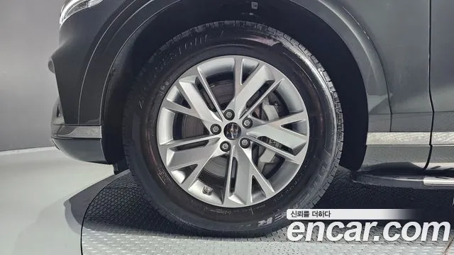 Genesis GV70 — Фото автомобиля 5
