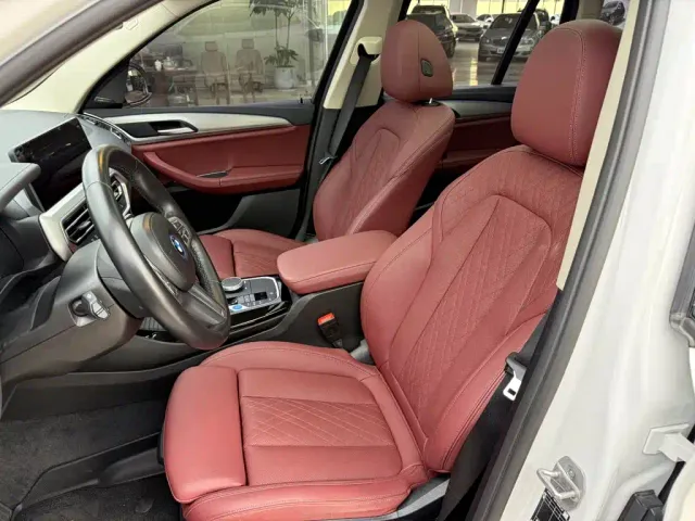 BMW iX3 — Фото автомобиля 20