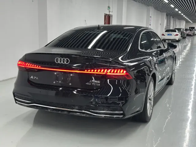 Audi A7L — Фото автомобиля 12