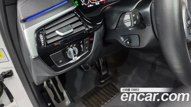 BMW 5 Series G30 — Фото автомобиля 24