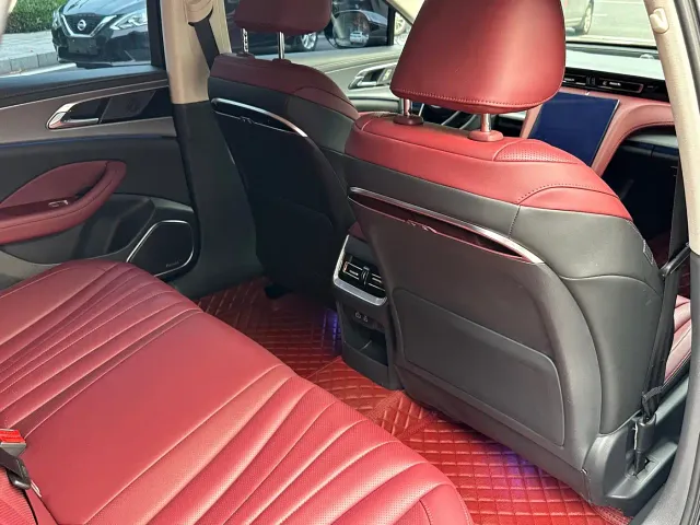 Hongqi H5 — Фото автомобиля 11