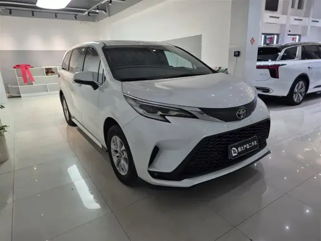Toyota Granvia 2026 Model 2.5L Hybrid Comfort Edition — Фото автомобиля 3