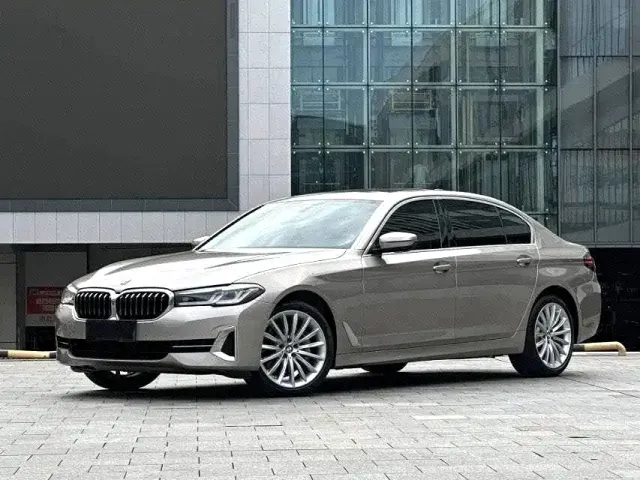 Фотография автомобиля — BMW 5 Series