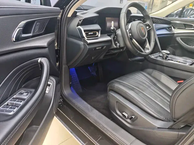 Hongqi H5 — Фото автомобиля 5