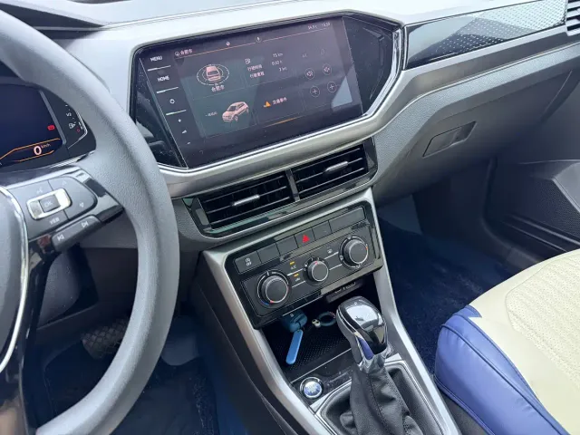 Volkswagen T-Cross — Фото автомобиля 12