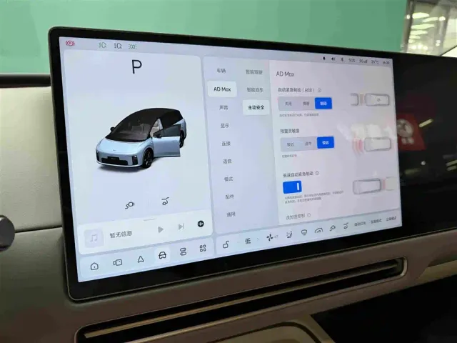 Li Auto i8 — Фото автомобиля 18
