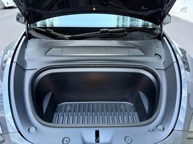 Tesla Model Y — Фото автомобиля 19