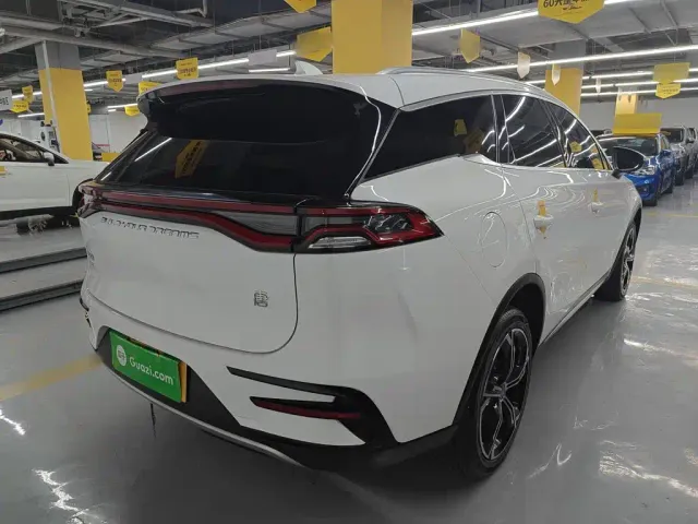 BYD Tang — Фото автомобиля 4