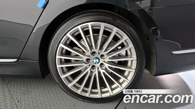 BMW 7-Series — Фото автомобиля 20