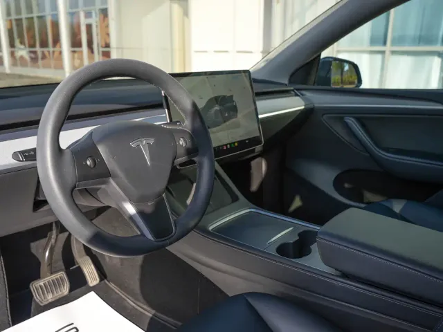 Tesla Model Y — Фото автомобиля 14