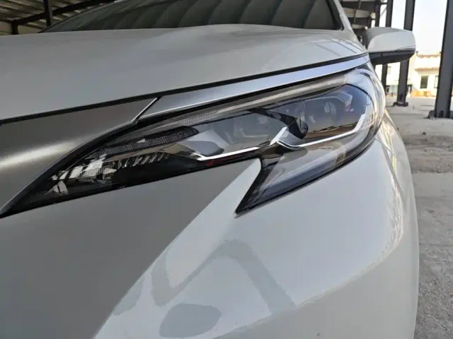 Toyota Sienna — Фото автомобиля 23