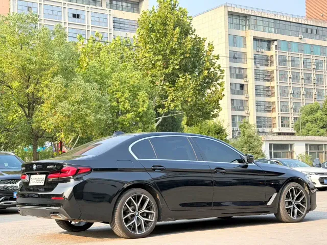 BMW 5 Series — Фото автомобиля 10