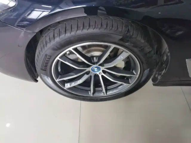 BMW 5 Series — Фото автомобиля 22
