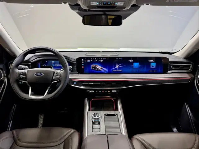 Ford Explorer — Фото автомобиля 12