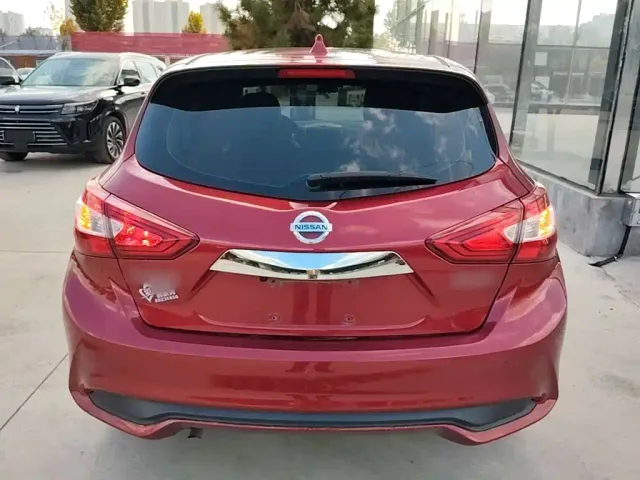 Nissan Tiida — Фото автомобиля 5