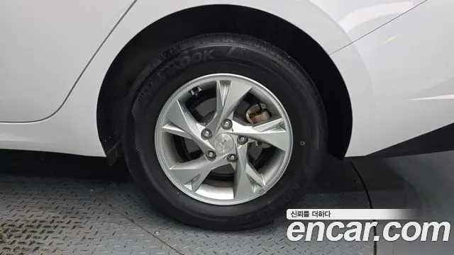 Hyundai AVANTE Avante (CN7) — Фото автомобиля 21