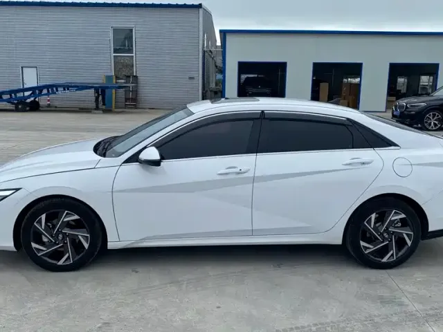 Hyundai Elantra — Фото автомобиля 2