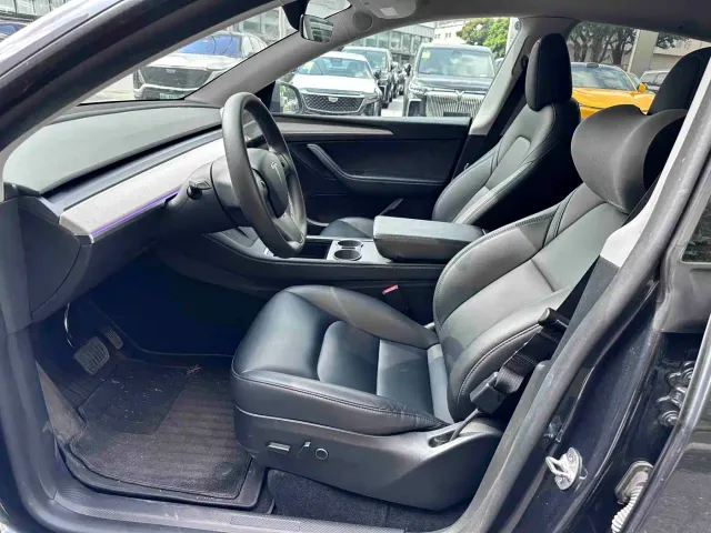 Tesla Model Y — Фото автомобиля 13