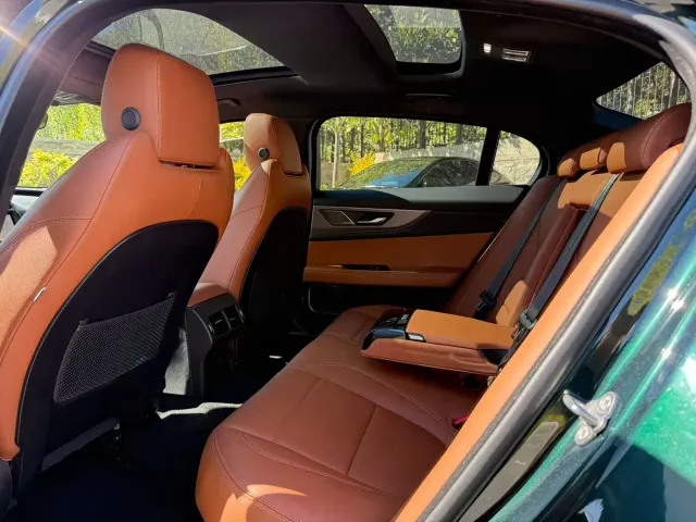 Jaguar XEL — Фото автомобиля 8