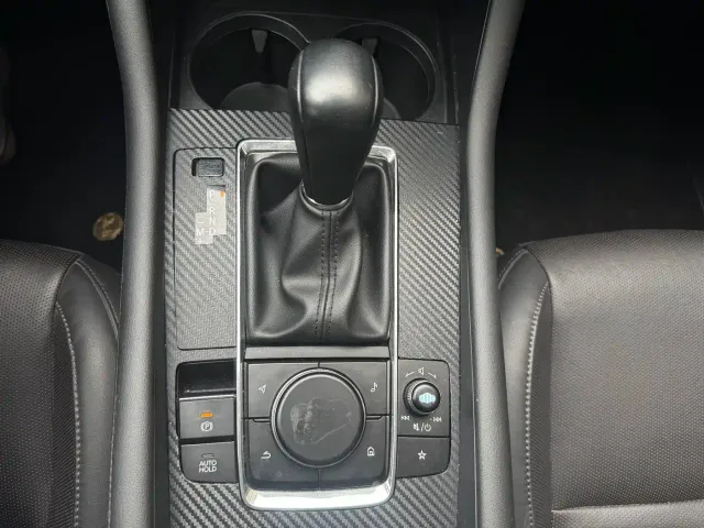 Mazda Axela — Фото автомобиля 18