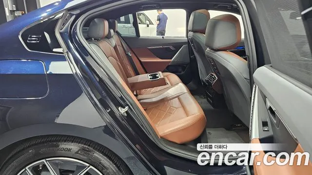BMW i5 G60 — Фото автомобиля 17
