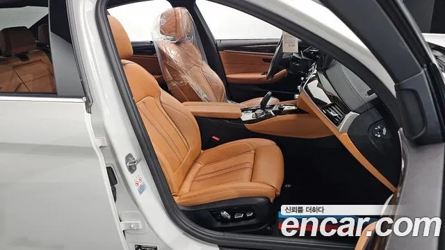 BMW 5 Series G30 — Фото автомобиля 16