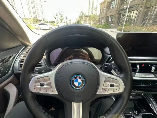 BMW iX3 — Фото автомобиля 8