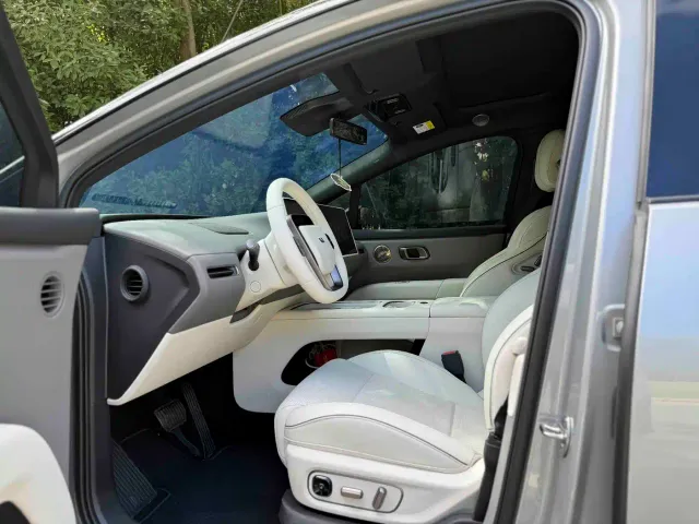 Li Auto Li Auto i6 2025 4WD Base Model — Фото автомобиля 5