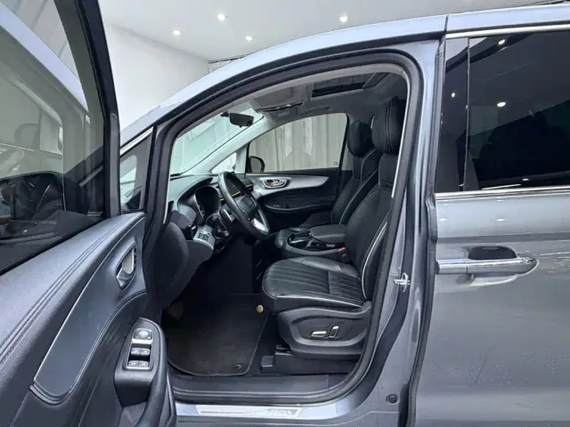 Roewe iMAX8 — Фото автомобиля 16