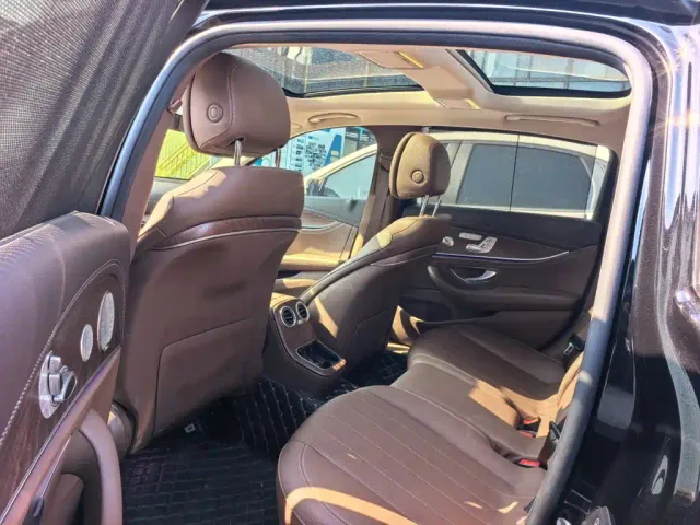 Mercedes-Benz E-Class — Фото автомобиля 10