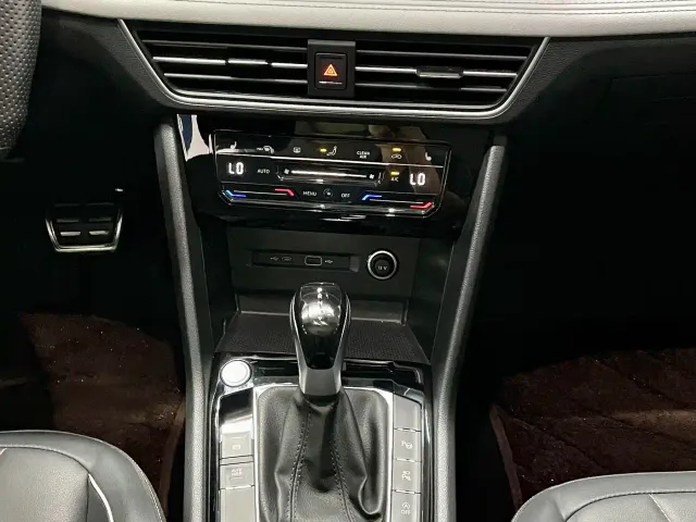 Volkswagen Tiguan L — Фото автомобиля 14