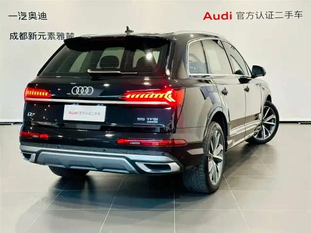 Audi Q7 — Фото автомобиля 4