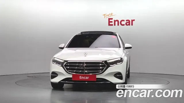 Mercedes-Benz E-Class — Фото автомобиля 3
